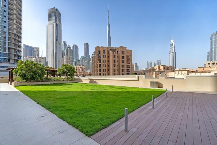 Vogue Fully Renovated Brand New Spacious One Bedroom With Balcony With Amazing Burj View From The Swimming Pool Located Bellevue Tower Downtown Walkable To Burj Khalifa And The Mall Apartment