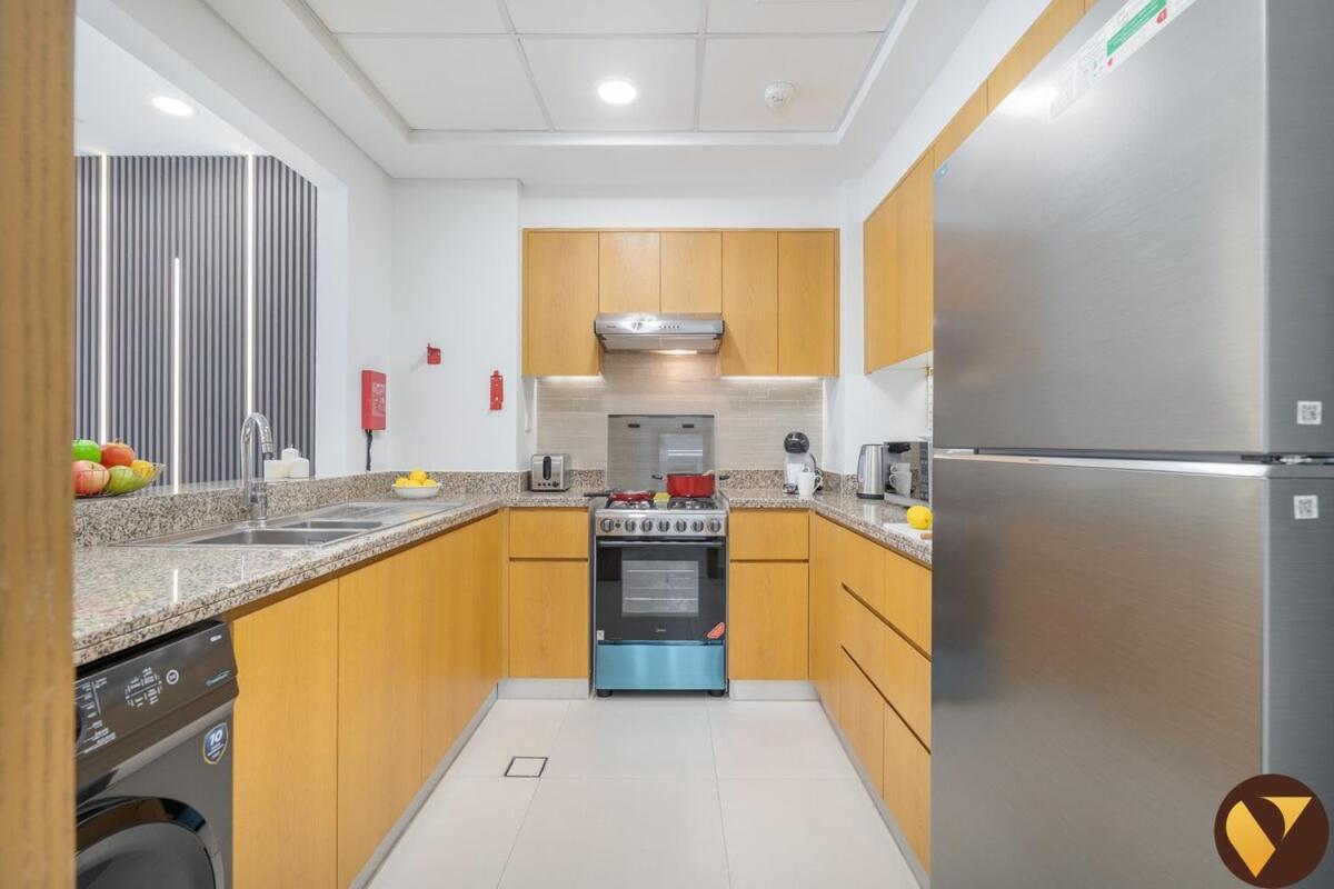 Vogue Fully Renovated Brand New Spacious One Bedroom With Balcony With Amazing Burj View From The Swimming Pool Located Bellevue Tower Downtown Walkable To Burj Khalifa And The Mall Apartment *