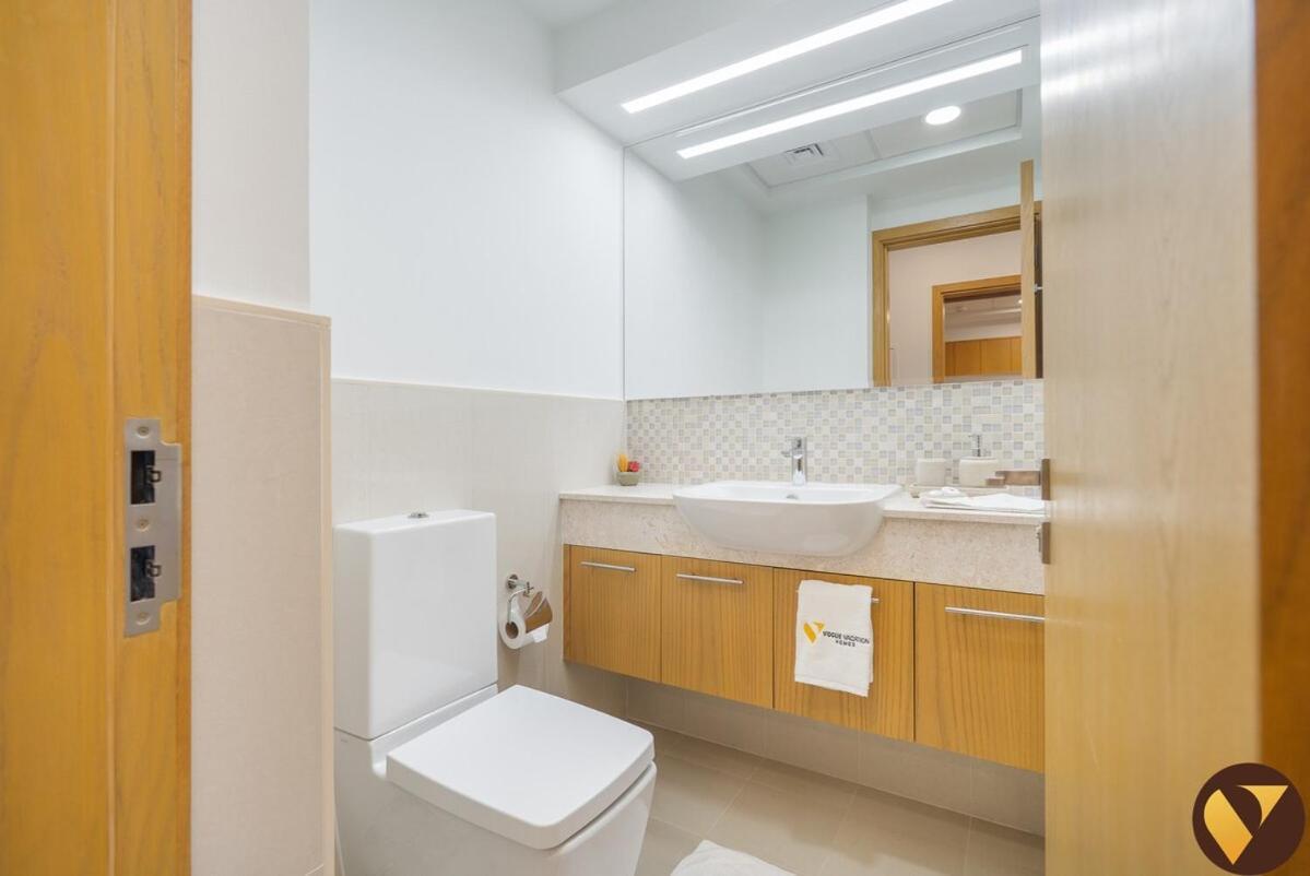 Vogue Fully Renovated Brand New Spacious One Bedroom With Balcony With Amazing Burj View From The Swimming Pool Located Bellevue Tower Downtown Walkable To Burj Khalifa And The Mall * Dubai