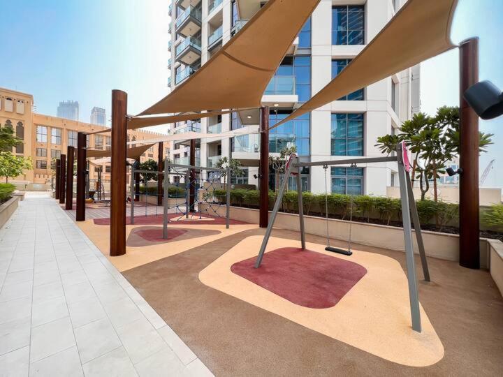 Vogue Fully Renovated Brand New Spacious One Bedroom With Balcony With Amazing Burj View From The Swimming Pool Located Bellevue Tower Downtown Walkable To Burj Khalifa And The Mall Apartment *
